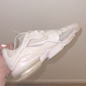 WHITE NIKE AIRMAX SIZE 9.5